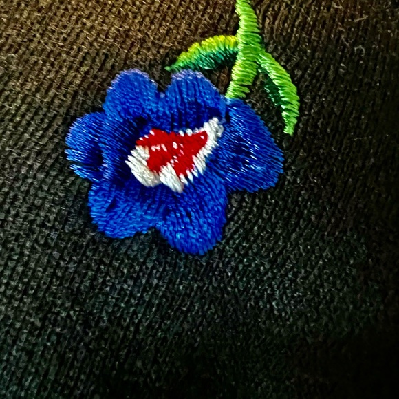 Black Cardigan Size SP Adrienne Vittadini  with pink & blue  Embroidered Flowers - Picture 4 of 10